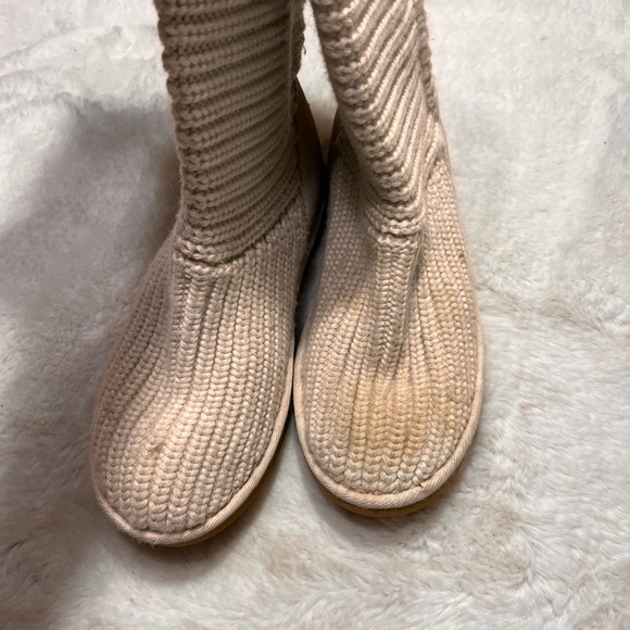 UGG classic knit boot size 7 - Picture 5 of 9